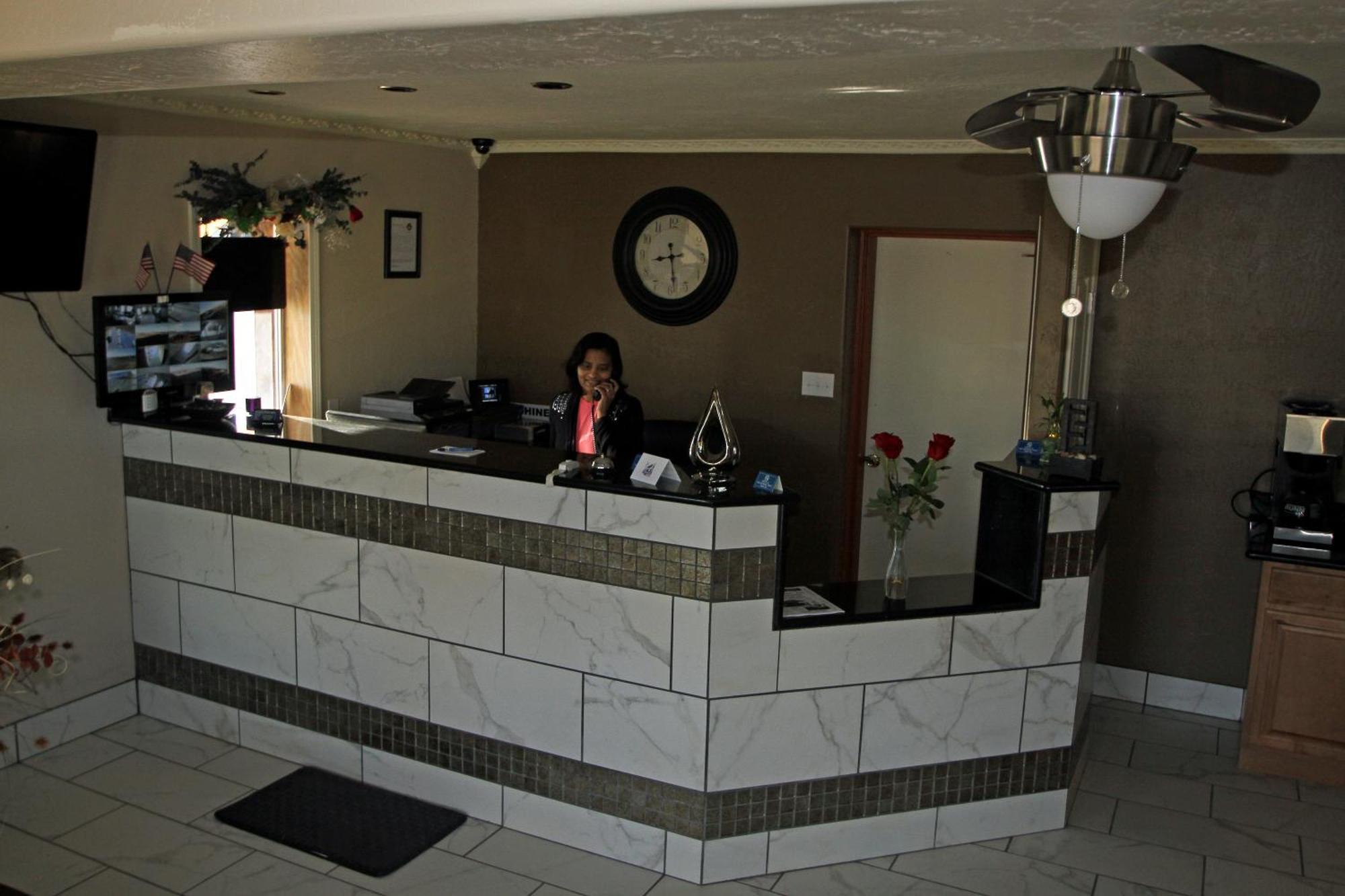 Executive Inn Snyder Exterior photo
