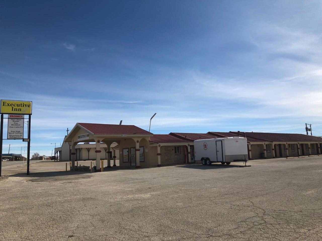Executive Inn Snyder Exterior photo